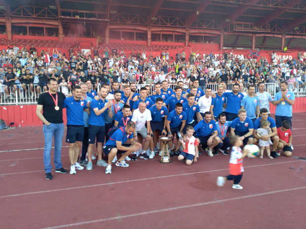 Навијачи Војводине дочекали освајаче Купа Србије: Ватромет емоција на “Карађорђу” (ФОТО, ВИДЕО)